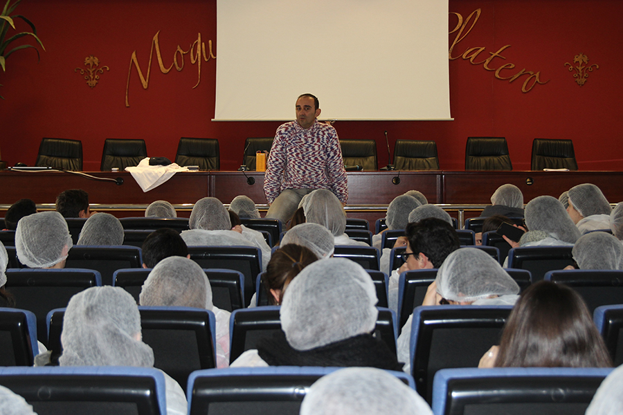 Cuna de Platero difunde su gestión sostenible del agua a unos 80 alumnos del IES Juan Ramón Jiménez de Moguer