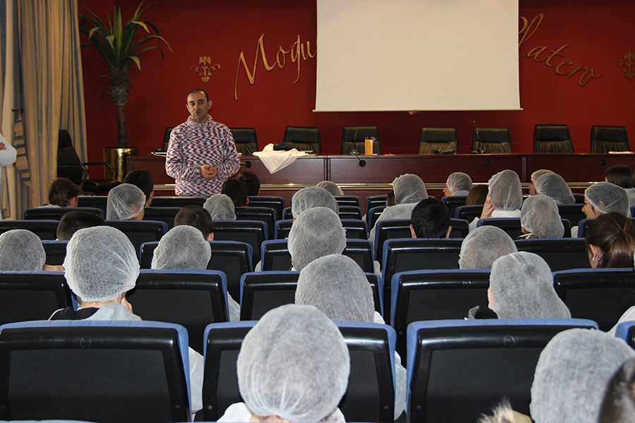 Cuna de Platero difunde su gestión sostenible del agua a unos 80 alumnos del IES Juan Ramón Jiménez de Moguer