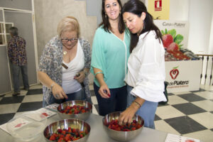 Cuna de Platero difunde las propiedades saludables de sus berries en las I Jornadas de Salud “Acercándonos”