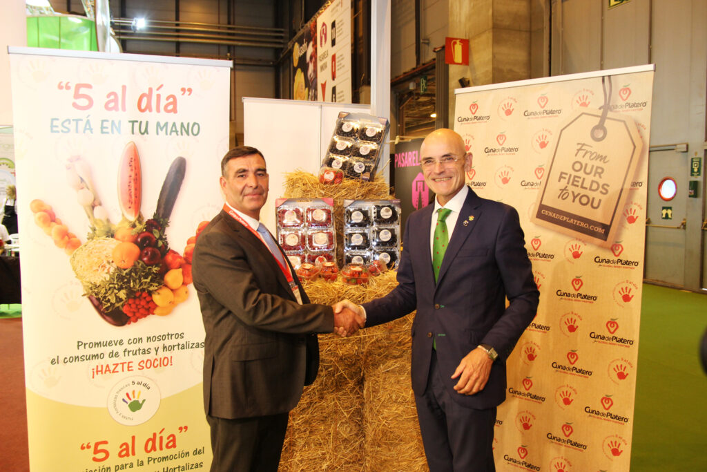 Cuna de Platero se adhiere a “5 al día” para fomentar la difusión del consumo saludable de frutos rojos