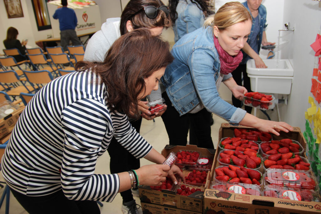 Cuna de Platero acerca la cuarta edición de su programa de educación alimentaria “Fresayunando” a 2.500 niños