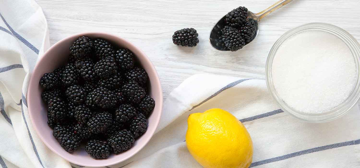 paso a paso tarta de moras con hojaldre mezclar con limón, azúcar y maicena